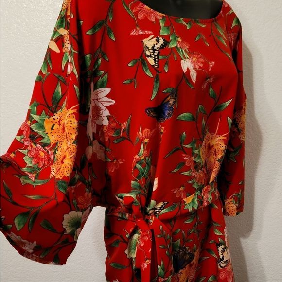 🌼 RED FLORAL BLOUSE WITH TIE - Picture 2 of 10